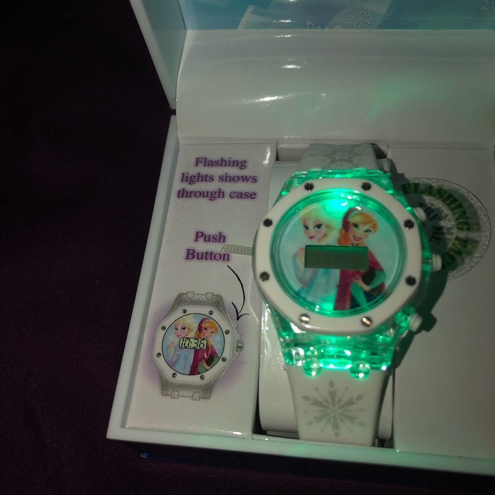 Disney frozen watch with flashing color lights. - Picture 3 of 5